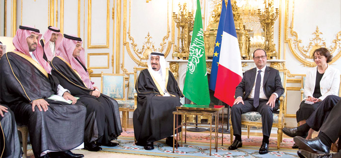 الرئيس الفرنسي وسمو ولي العهد استعرضا علاقات التعاون بين البلدين الصديقين وبحثا آخر تطورات الأوضاع على الساحة 