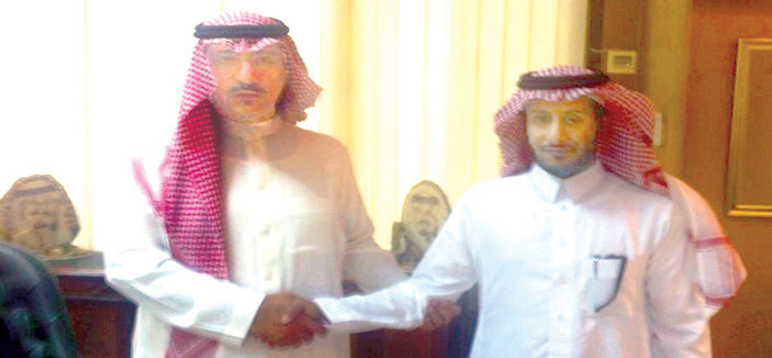 الأمير بندر بن سعود يهنئ المطيري لحصوله على درجة الدكتوراه 