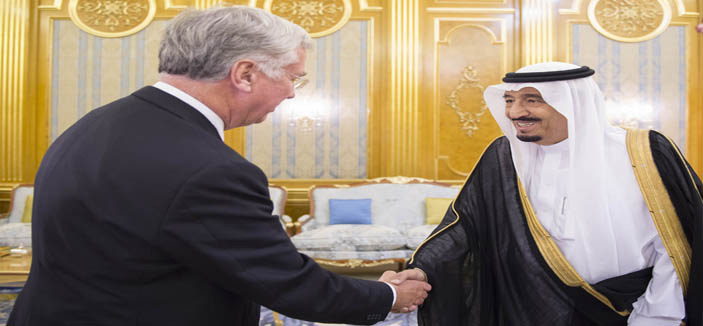 سمو ولي العهد يبحث المستجدات وتعزيز التعاون مع وزير الدفاع البريطاني 