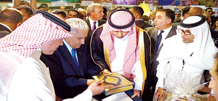 رغم غياب دُور النشر السعودية .. البحث عن المؤلف والمثقف مستمر 