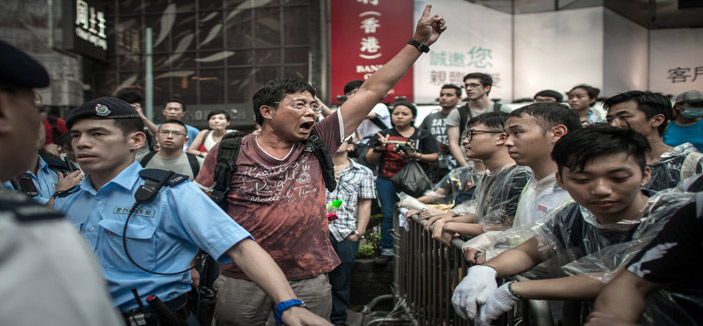 احتجاجات هونج كونج المطالبة بالديمقراطية تدخل يومها السادس 