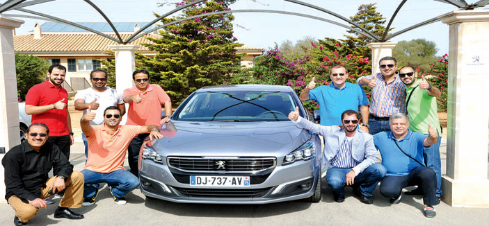 الإعلاميون يجرّبون «إستون مارتن» و«بيجو 508» 