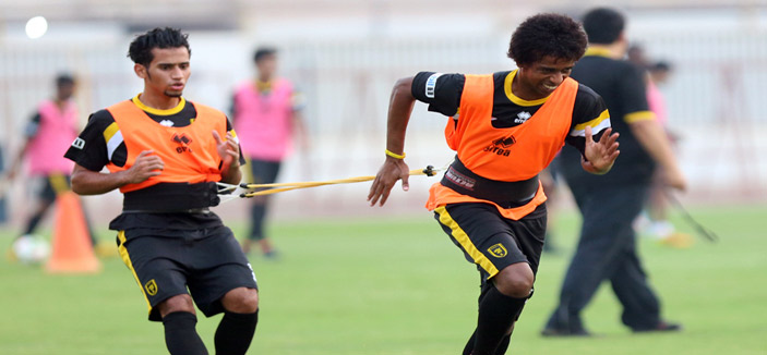 الاتحاد يخسر خدمات (الخضري وباجندوح) أمام الخليج.. وتأجيل وصول لينون 