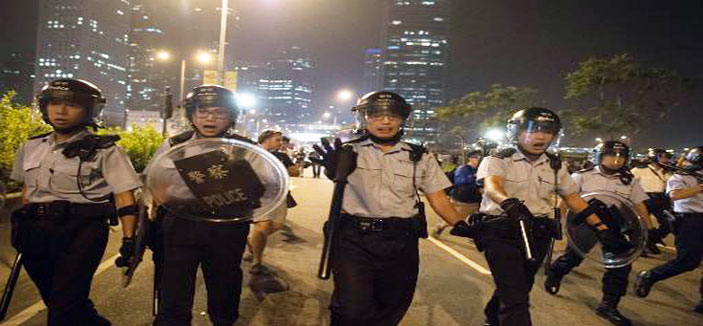 شرطة هونغ كونغ تتعرض للانتقادات بعد أعمال عنف 