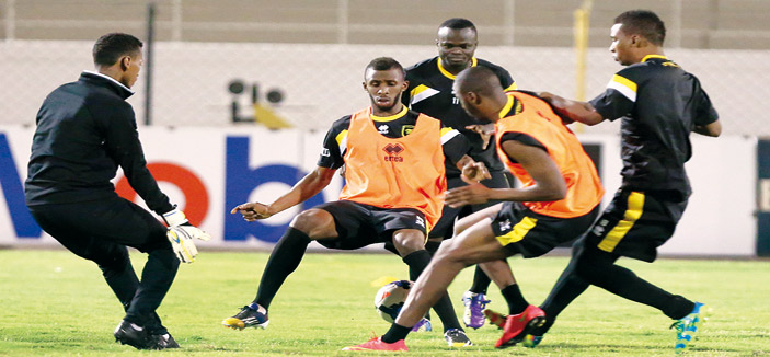 الاتحاد ينهي تحضيراته لمواجهة الخليج بسرية .. وزايد يبدأ برنامجه في الحديد 