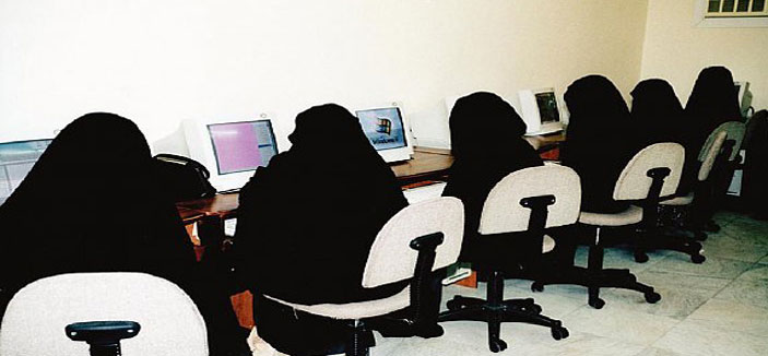 المرأة «نصف المجتمع» ومن حقها المشاركة في الانتخابات البلدية 