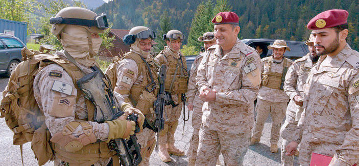 الأمير فهد بن تركي يتفقد الوحدات المشاركة في تمرين (شمرخ 1) في جبال الألب 