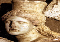 اكتشاف رأس لأبي الهول في مقبرة يونانية 