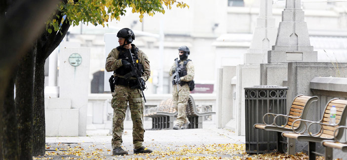 تشديد الإجراءات الأمنية بكندا والشرطة تحقق في الهجوم على البرلمان 