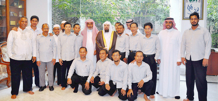 الشيخ السديس يزور مجلس العلماء الإندونيسي ويفتتح مسجد الإخلاص في ديفوك جاوة الغربية 