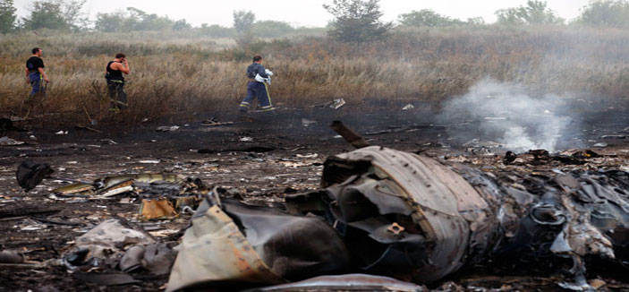 العثور على المزيد من الأشلاء البشرية في موقع تحطم الطائرة الماليزية 