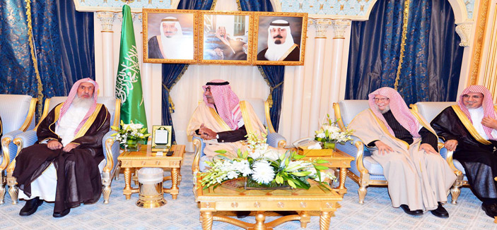 سمو ولي ولي العهد يستقبل سماحة المفتي العام وأعضاء مجلس هيئة كبار العلماء 