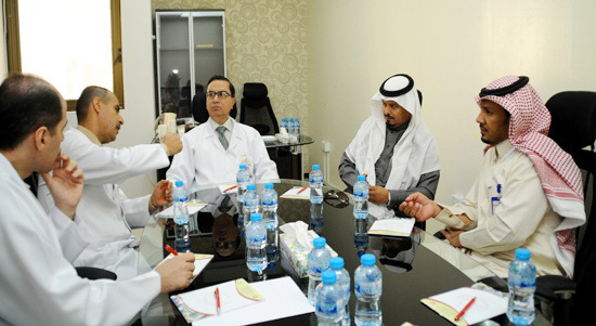 مركز القلب بالقصيم يناقش علاج نزلاء السجون 