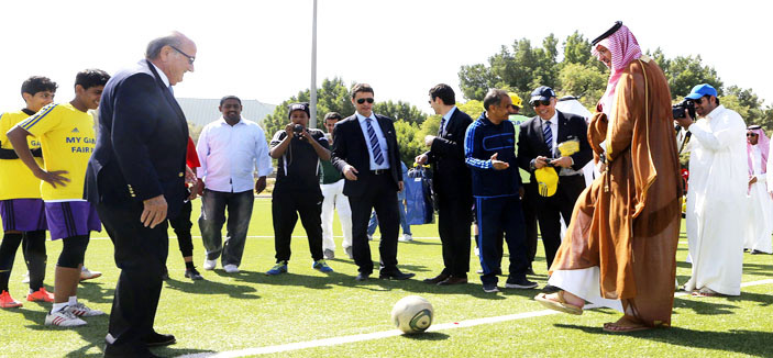 بلاتر افتتح ملعب مشروع الهدف في مدينة الرياض 