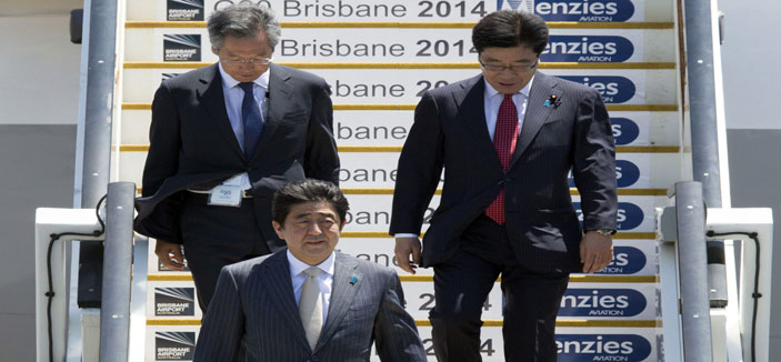 رئيس الوزراء الياباني يطلب تعزيز العلاقات العسكرية مع الولايات المتحدة 