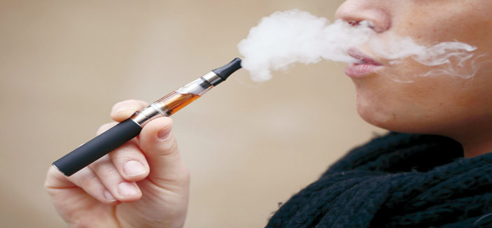 تحذيرات من إقبال المراهقين على السيجارة الإلكترونية 