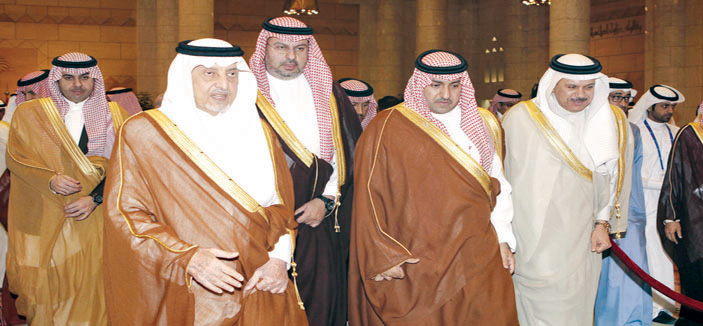 أمير الرياض يحتفي بالوفود الخليجية ويكرم خالد الفيصل