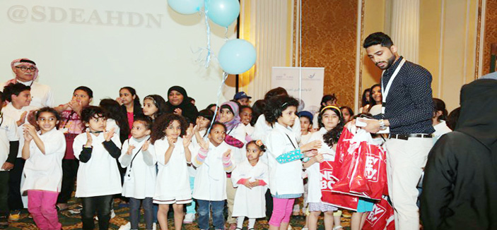 عائلات سعودية تكون فريقاً لدعم أسر الأطفال المصابين بالسكري 