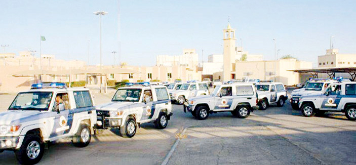 شرطة العيينة تطيح بـ(100) مخالف من بينهم مطلوبين بمركز العيينة والجبيلة 