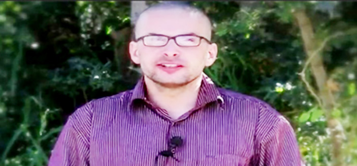 الصحافي (سومرز) خطف قبل عام والقاعدة تهدد بإعدامه 