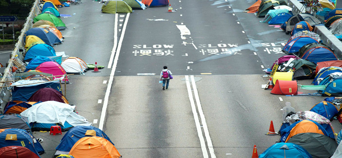 متظاهرو هونج كونج يدرسون اقتراحات بشل الحكومة لا المدينة 