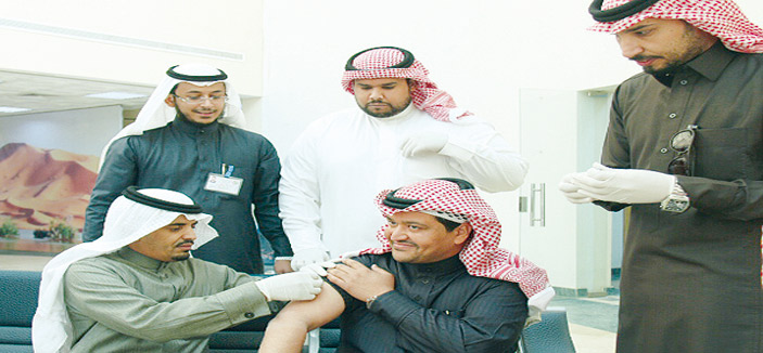 صحة القريات تحصن منسوبي التعليم من الإنفلونزا الموسمية 