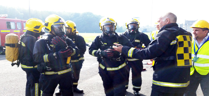 140 من رجال الدفاع المدني يجتازون دورة قائد محطة إطفاء في بريطانيا 
