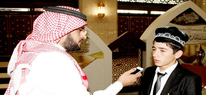شاب طاجاكستاني يحفظ القرآن بأرقام الآيات والسور 