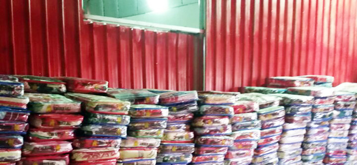 القرى الخيرية توزع أغذية و«بطانيات» على الأسر المحتاجة 