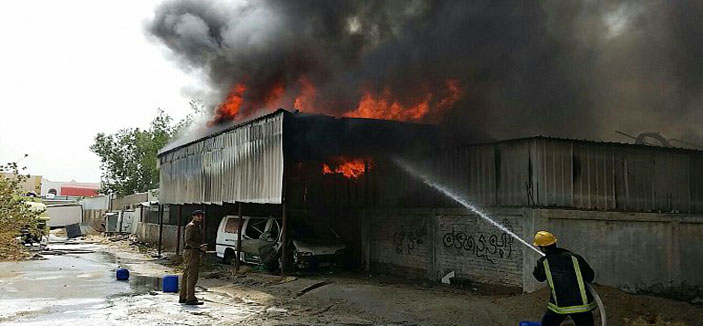 صبيا: إخماد حريق مستودع مواد استهلاكية 