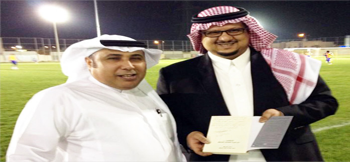 خارج الميدان: الكاتب الساخر الدكتور أحمد العرفج خارج الميدان