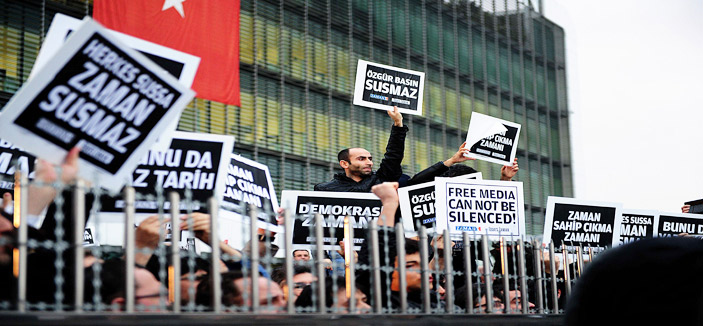 الشرطة التركية تداهم وسائل إعلام مقربة لكولن وتعتقل عدداً من أنصاره 