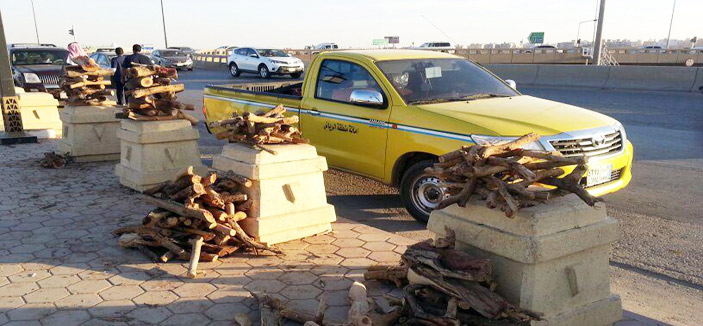 أمانة منطقة الرياض تضبط مركبة وافد يمارس البيع العشوائي في شوارع العاصمة 