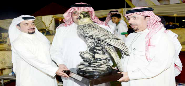 فيما توج الفائزين الأمير عبدالعزيز بن أحمد 