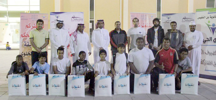 «الجزيرة» قدمت الجوائز للفائزين 
