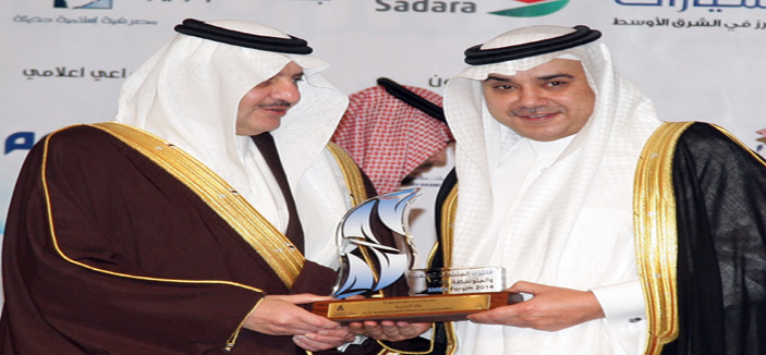 أمير المنطقة الشرقية يكرم «بنك الجزيرة» 