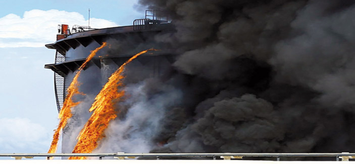 صاروخ يصيب صهريجاً في أكبر ميناء لتصدير النفط في ليبيا 