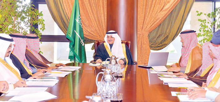 أمير منطقة تبوك يترأس اجتماع برنامج الأمير فهد بن سلطان الاجتماعي 