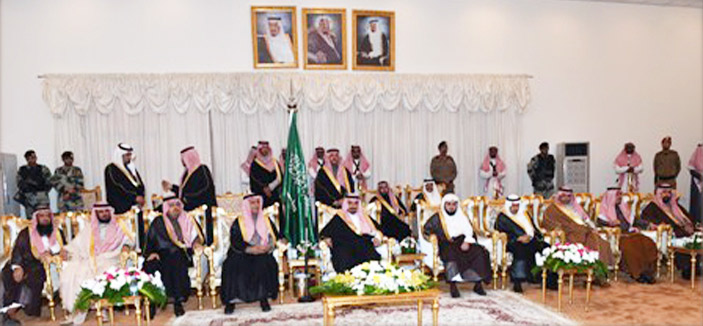 التقى مديري الإدارات الحكومية والأهالي ومدير فرع التجارة 