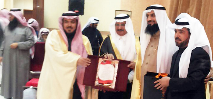 محافظ سراة عبيدة يرعى تكريم مديري التعليم السابق والجديد 