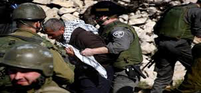 قوات إسرائيلية تعتقل 10 فلسطينيين في رام الله