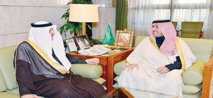 أمير منطقة الرياض يستقبل وزير الثقافة والإعلام 