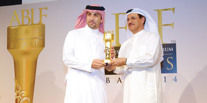 الرشيد يحوز جائزة «تريل بليزر» بمنتدى (الأعمال الآسيوية) 