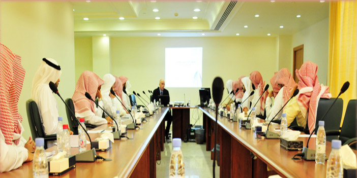 في ملتقى «نحو بيئة قضائية متميزة» 