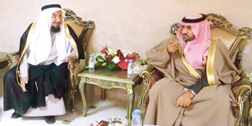 أمير منطقة الرياض يزور أسرة النافع 