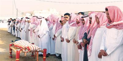 جموع من المصلين يشيعون النجمي بالحلقة شرق صامطة 