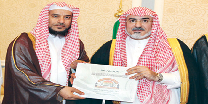  د.أبا الخيل يتسلم تقريراً عن أعمال المكتب من د.العمر