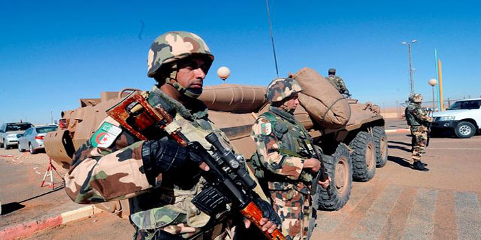 الجيش الجزائري يقضي على إرهابي ويسترجع سلاحه 