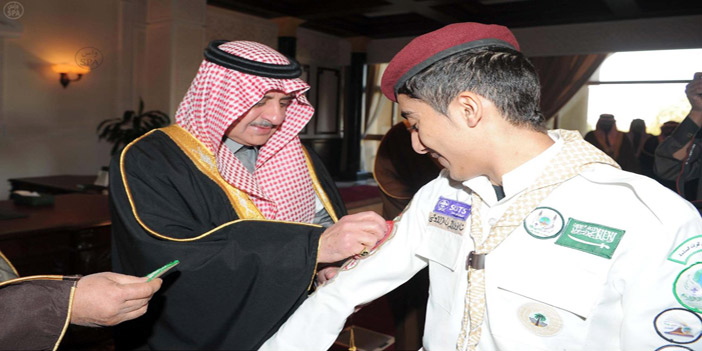 الأمير فهد بن سلطان يستقبل «كشافة تعليم تبوك» في (الإمارة) 