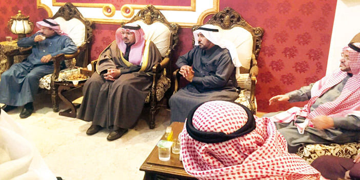 الأمير فيصل بن مشعل يعزي أسرة المشيقح 